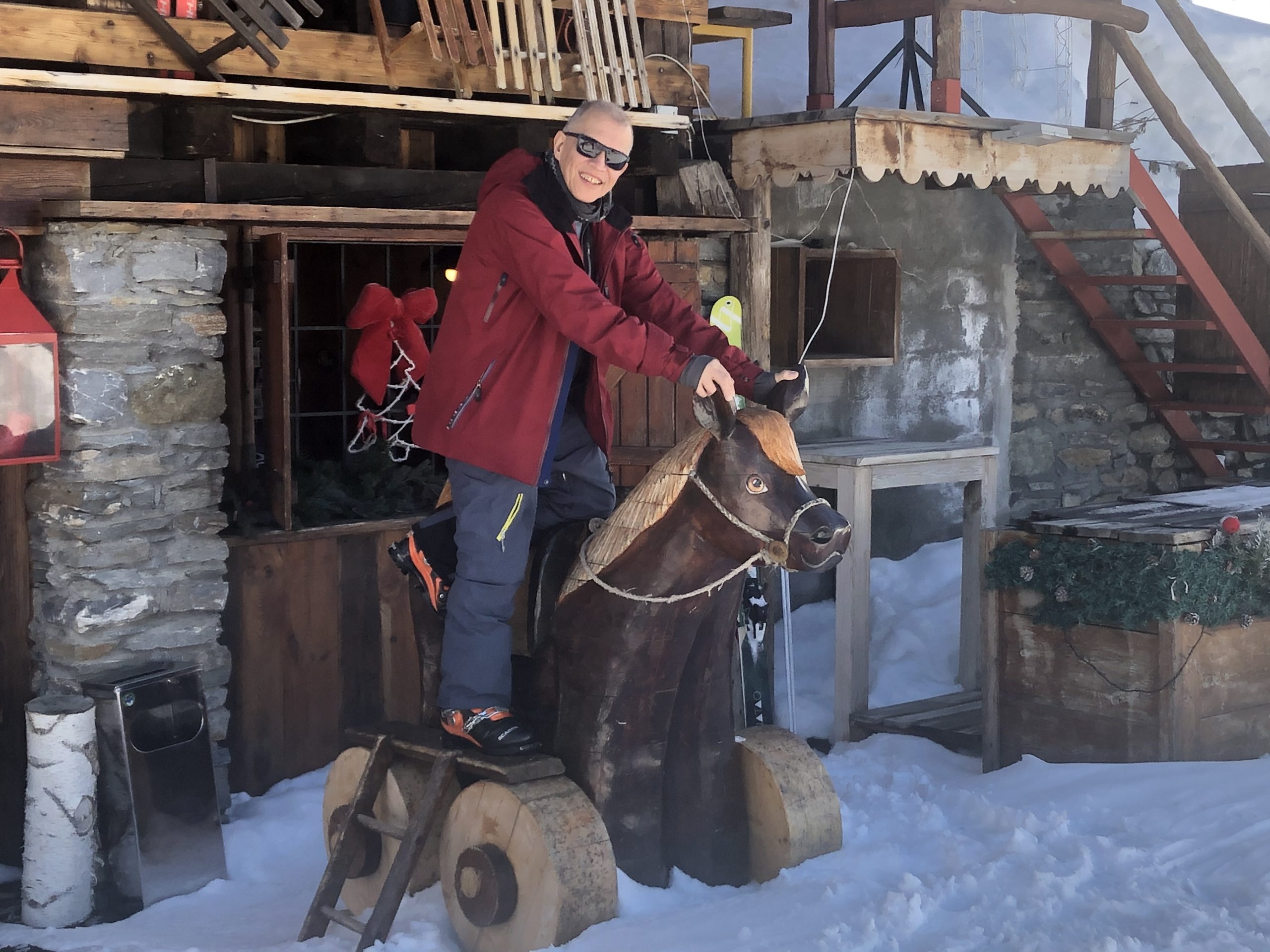 dd riding wooden horse